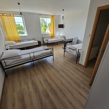 فندق Sredzka Korona Środa Śląska المظهر الخارجي الصورة